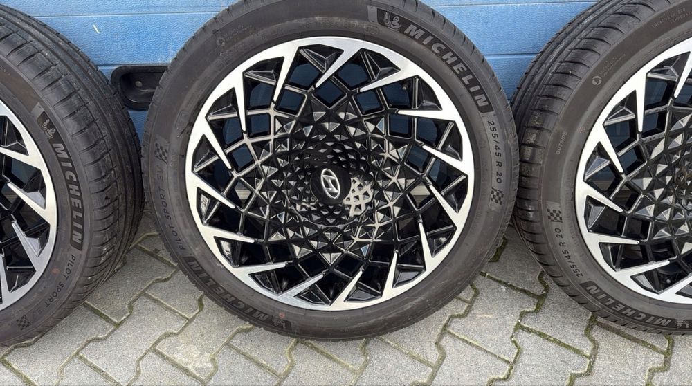 Hyundai IONIQ 5 диски з резиною R20