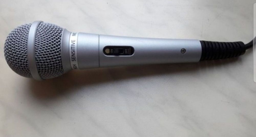 Микрофон  проводной для караоке