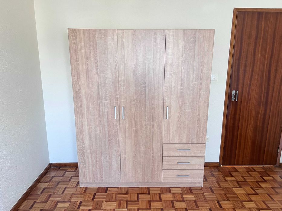 Roupeiro quarto bom estado