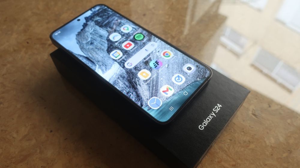 (Novo) Samsung Galaxy S24 (3 meses de uso, apenas 26x carregado)