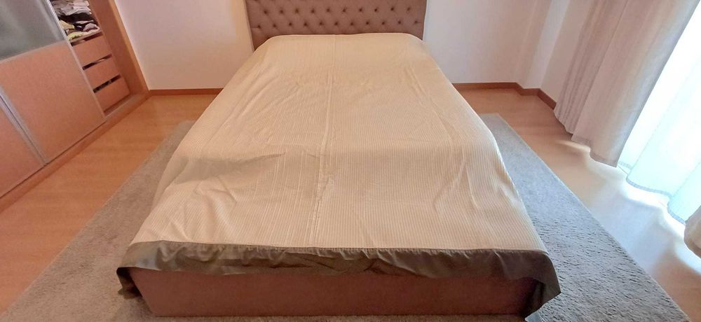 Colcha Moderna em muito bom estado - King/Queen size