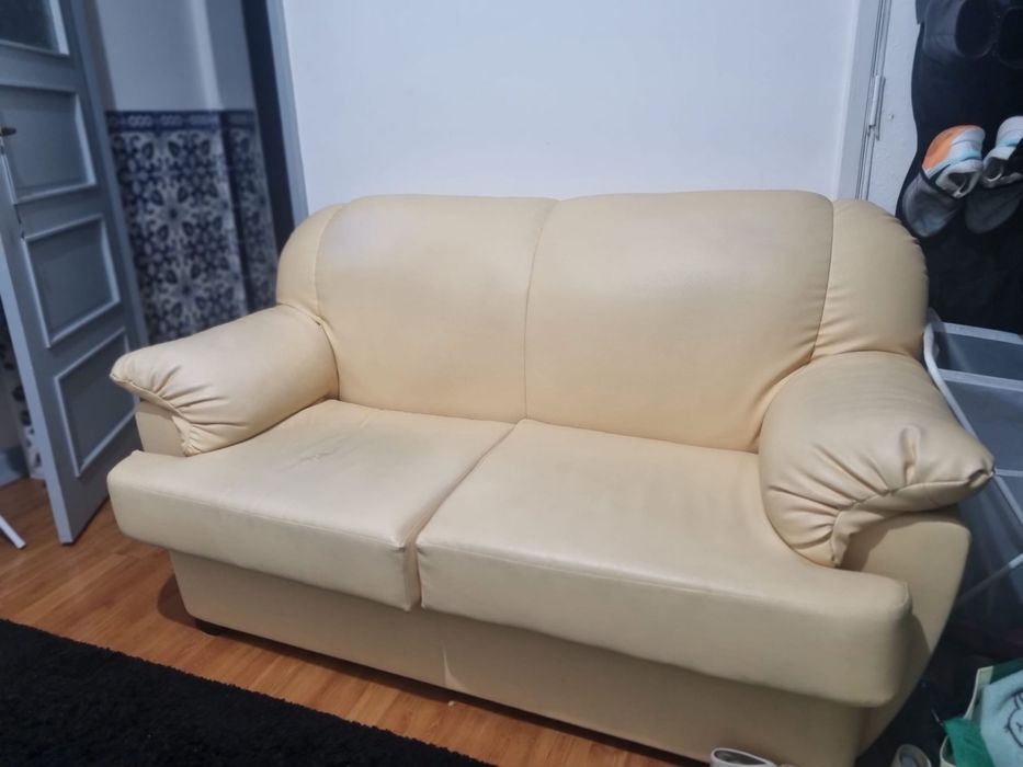 Sofá em couro 2 lugares