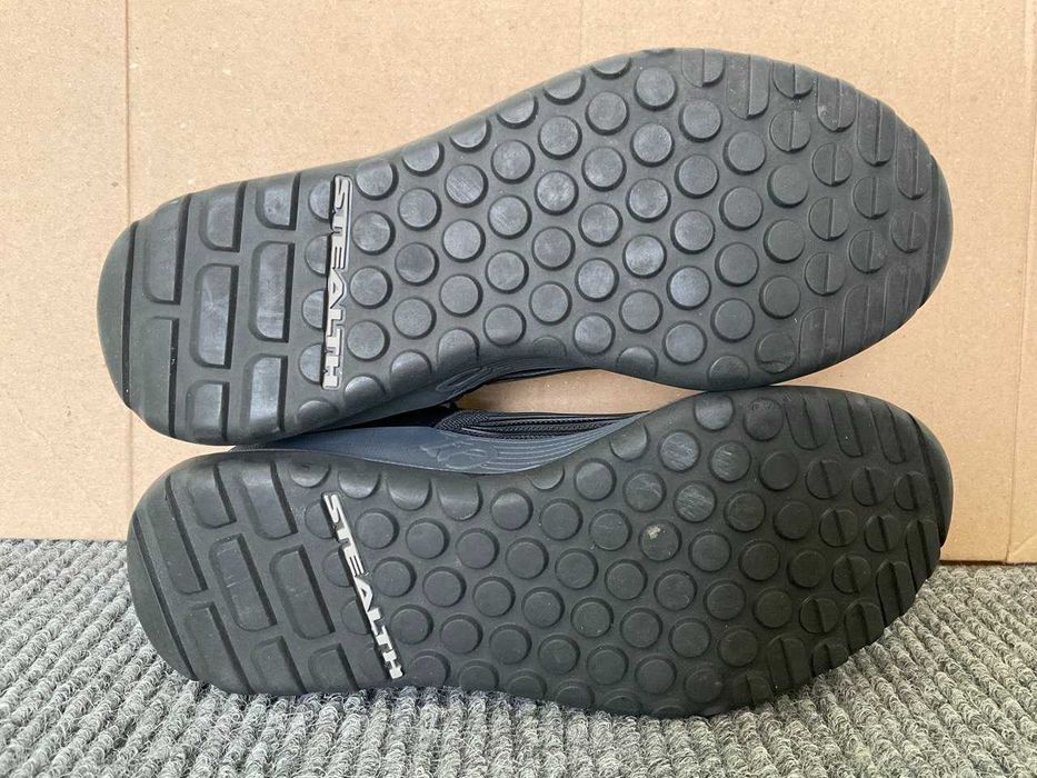 Кросовки adidas хайтопи кросівки  36