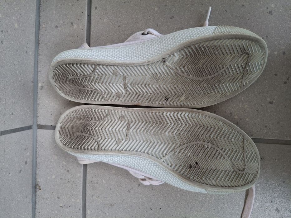 Białe trampki Levi's 40