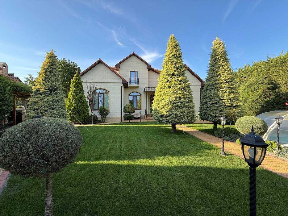 Продается дом у моря в Совиньоне, 300 м², участок 10 соток.