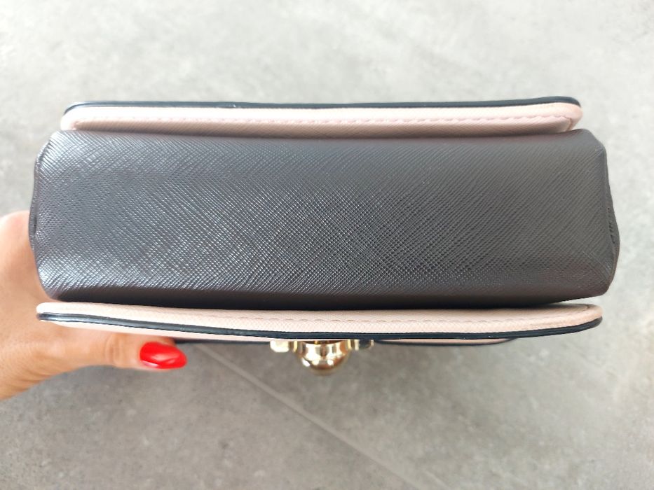 Torebka listonoszka na łańcuszku