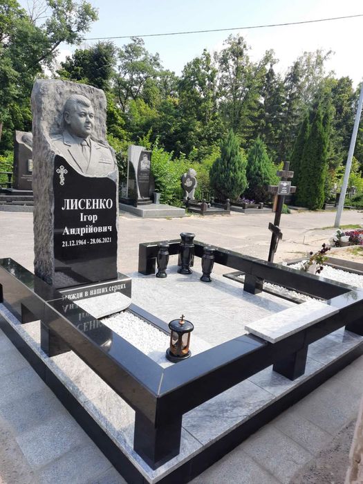 пам'ятники з граніту, виготовлення скульптур