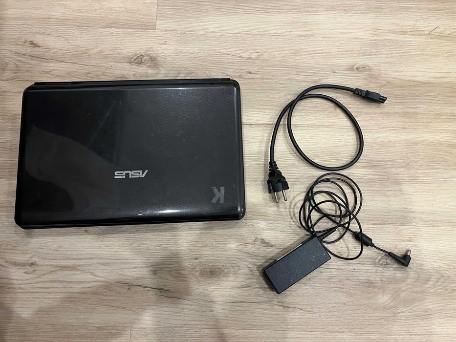 Portátil Asus K50IJ 15.6" a funcionar