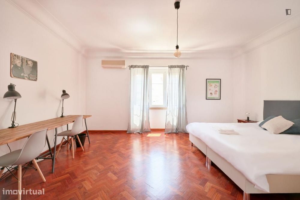 Quarto - localizado em São Sebastião Lisbon