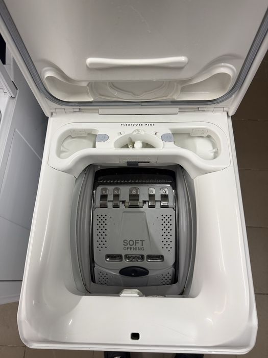 Пральна машина з вертикальним завантаженням AEG