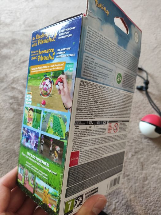 pokémon let's go pikachu + poké ball plus jogo físico + acessório controle