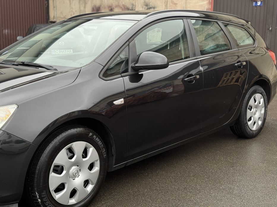 OPEL ASTRA J  2011 рік