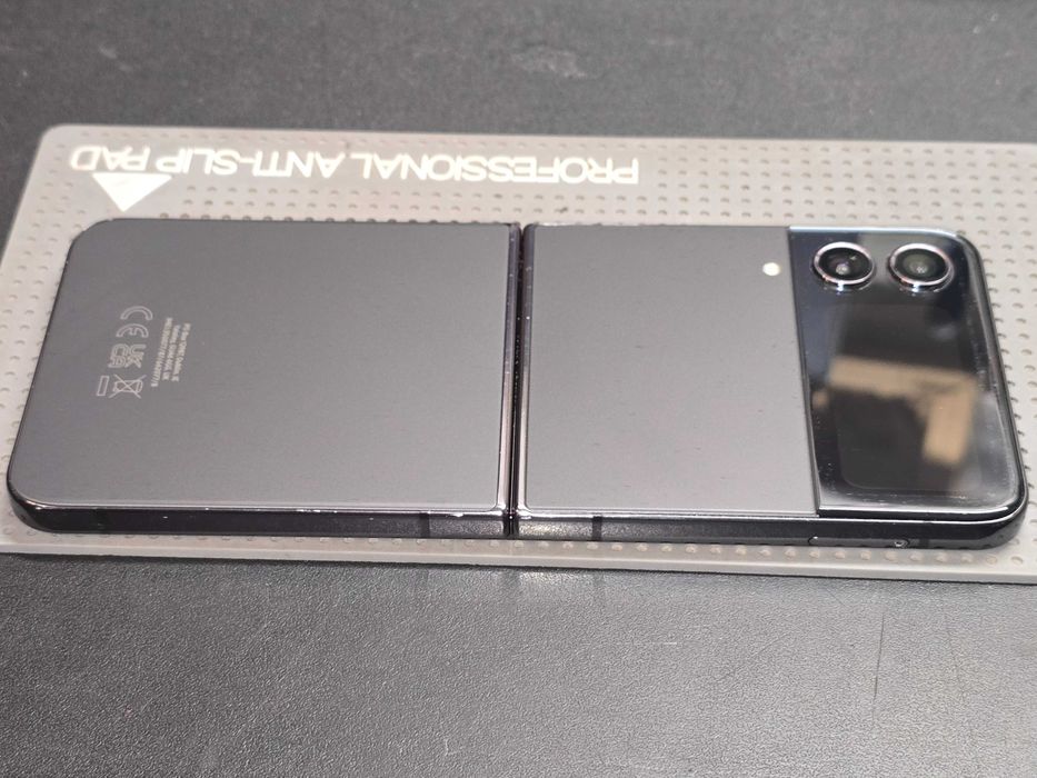 Używany - Samsung Galaxy Z Flip 4 128GB Czarny - GSM Baranowo