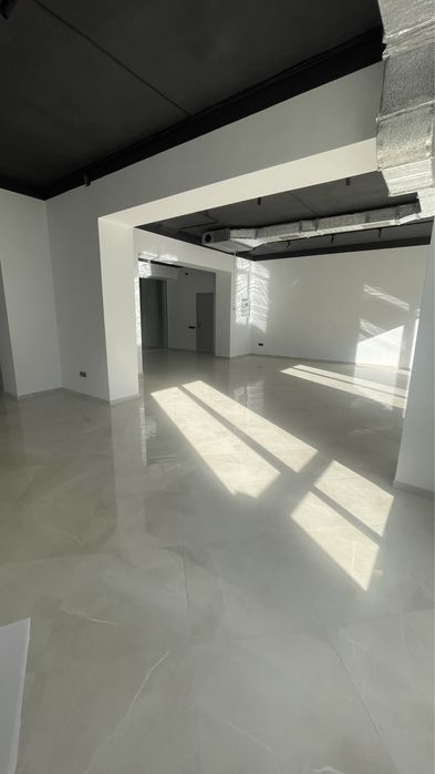 Продам комерційне приміщення в ТРЦ Княгинин