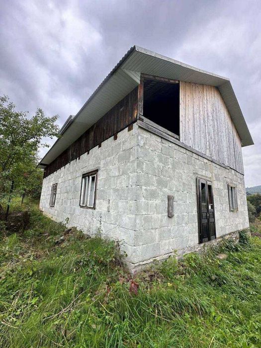 Продається незавершений будинок із земельною ділянкою 25 соток