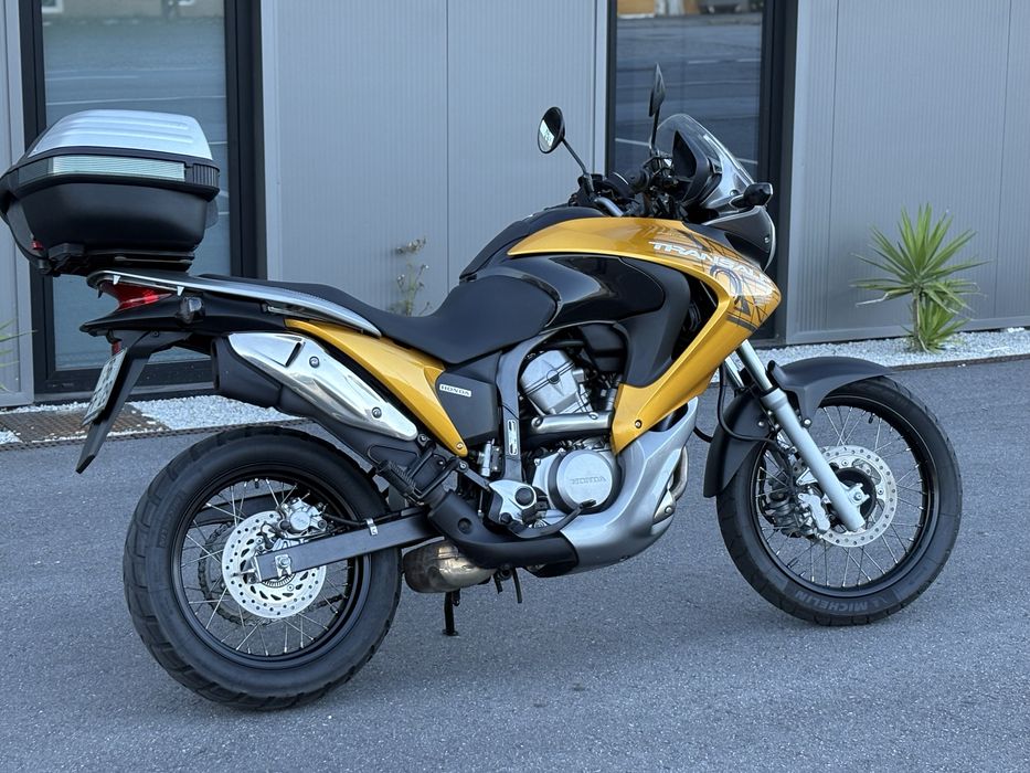 Honda Transalp 700 ( só 26100 km )  Versão exclusiva