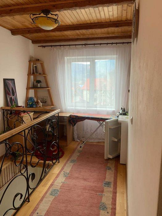 Триповерховий будинок у центрі Яремче 300 м²