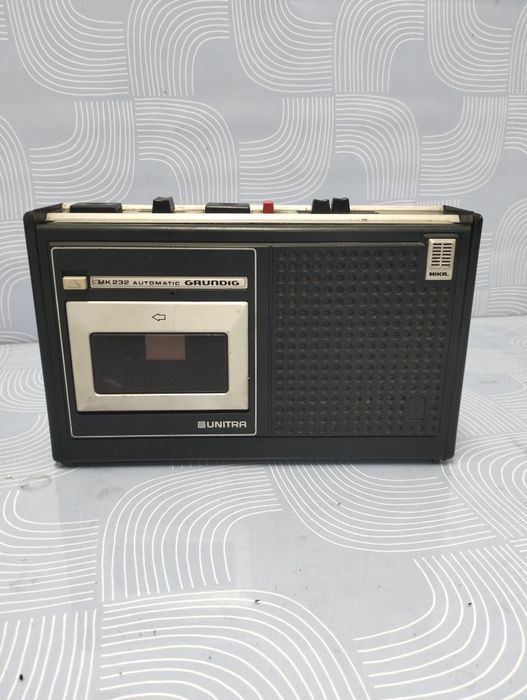 Stary magnetofon Unitra