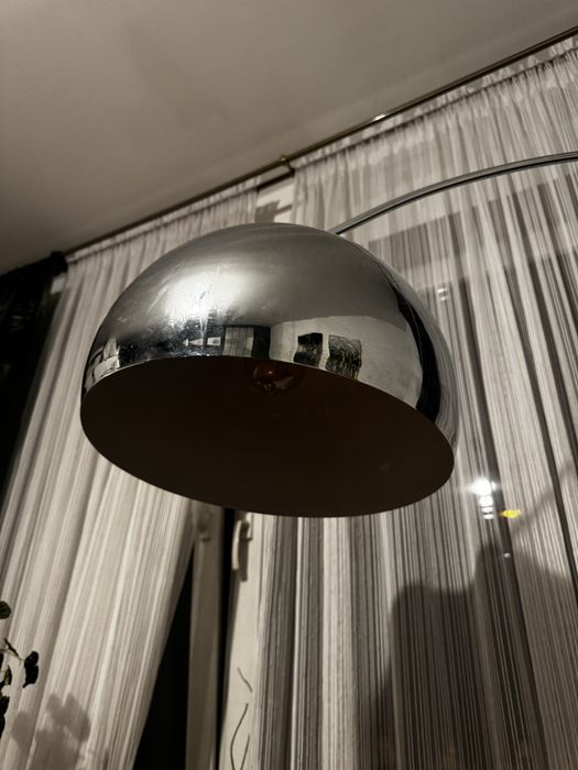 Podłogowa lampa chromowana