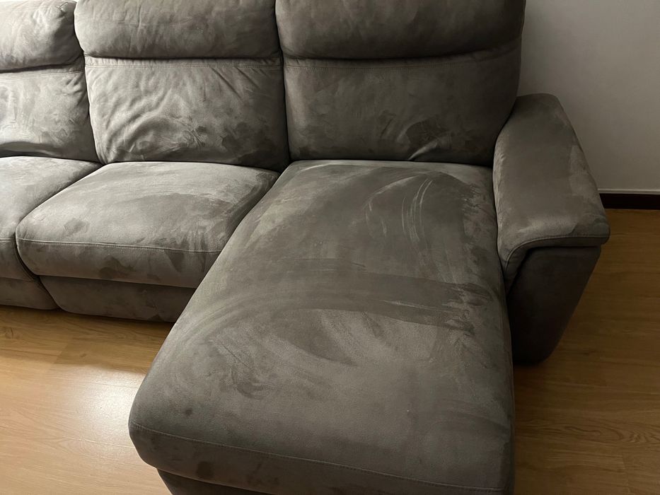 Sofá pele de pêssego bastante confortável