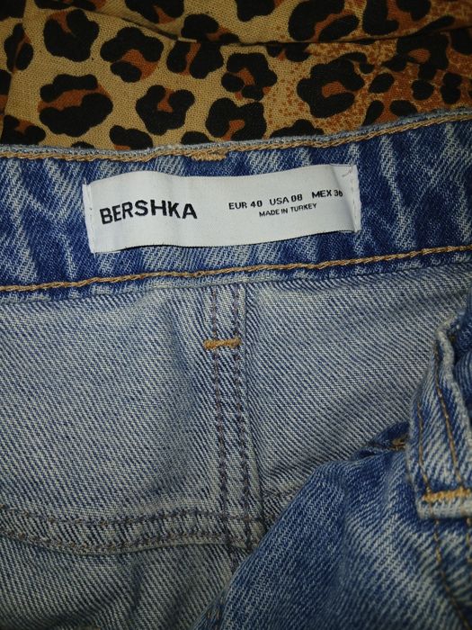 модель Bershka Baggy светло-голубого  цвета