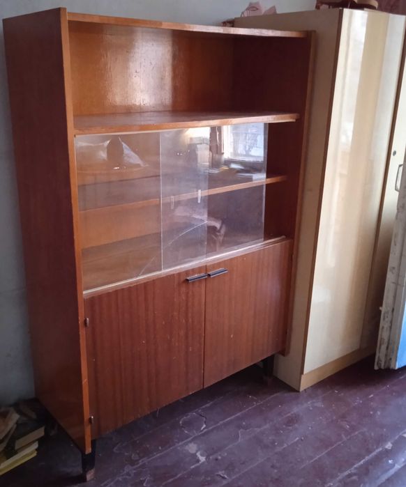Сервант пострадянського виробництва коричньовий з чотирьох предметів