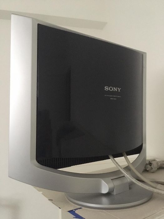 Monitor Sony, 15 polegadas. Em excelente estado.