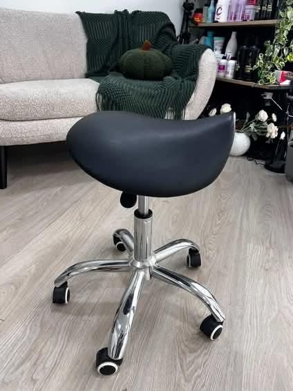 Продам крісло ,стільчик.