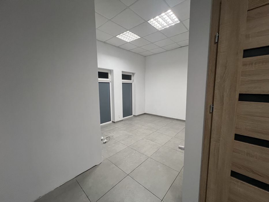 Parter budynku osobne wejscie 5 pokoi wolne