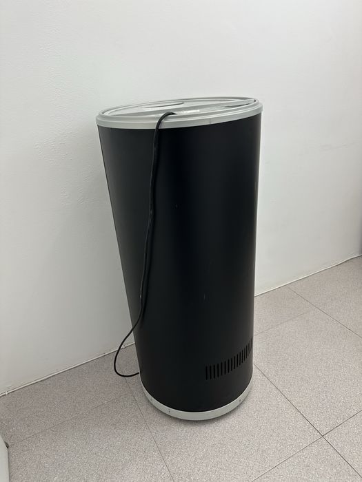 Frigorifico cilindrico Preto