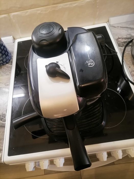 Кавоварка DeLonghi, вживана в робочому стані