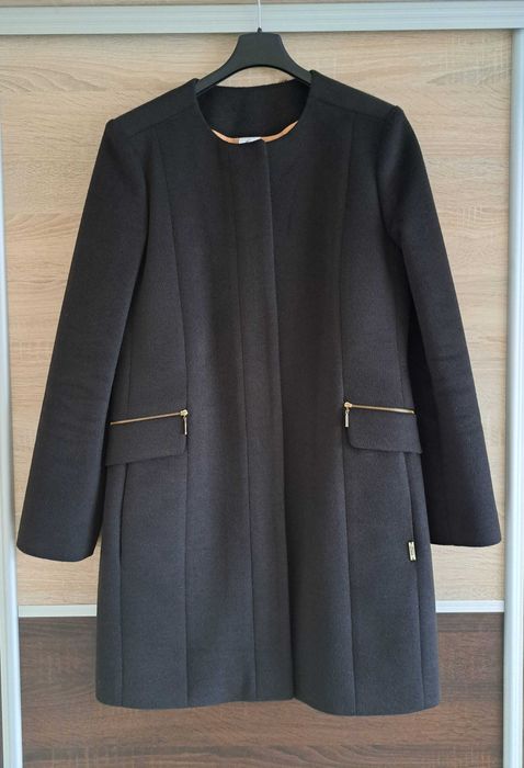 Zimowy czarny płaszcz