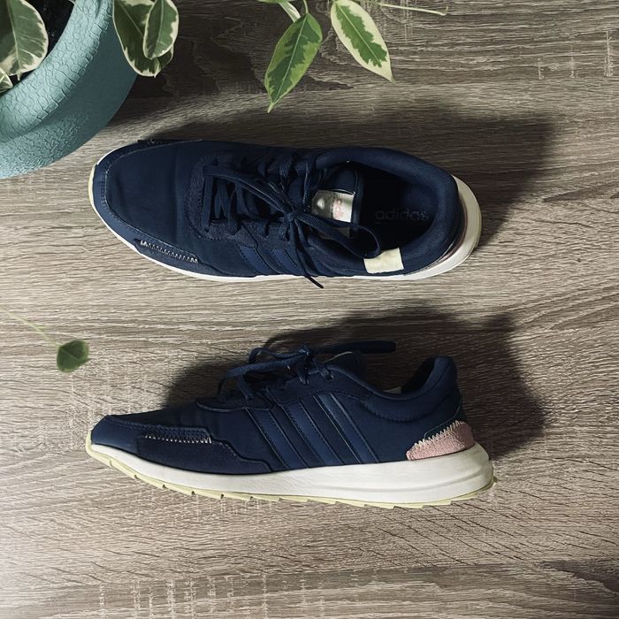 Кросівки adidas retrorun size 40