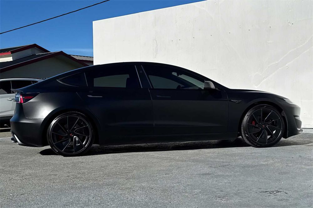 Tesla Model 3      2024