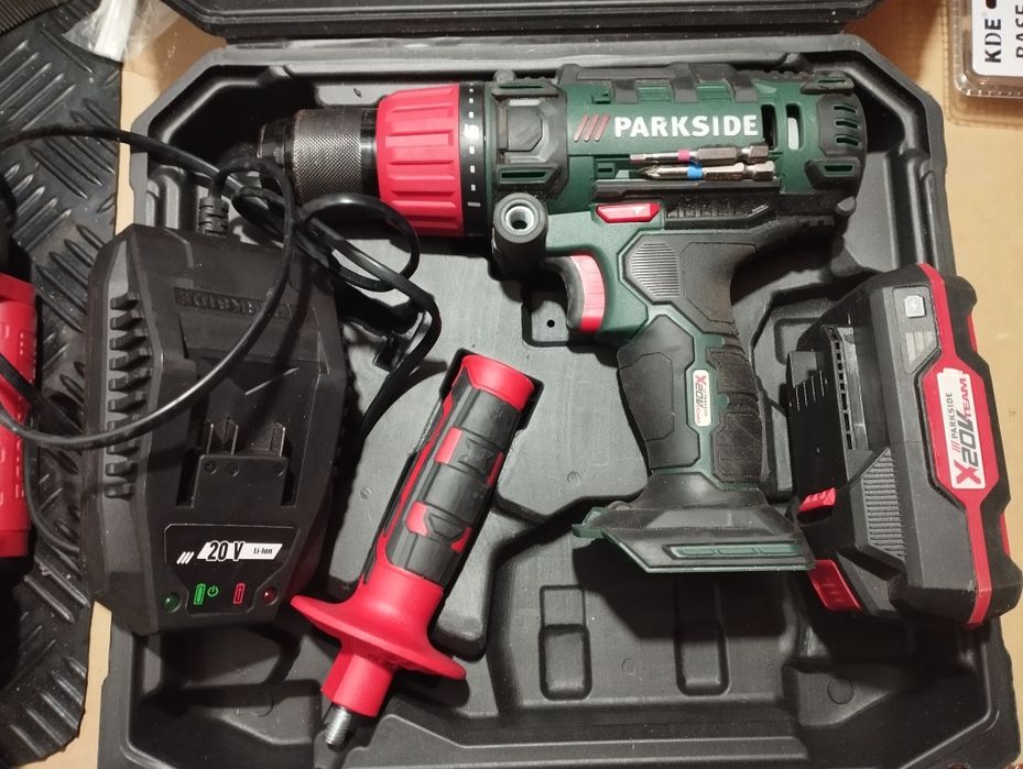 Aparafusadora Parkside com bateria e carregador