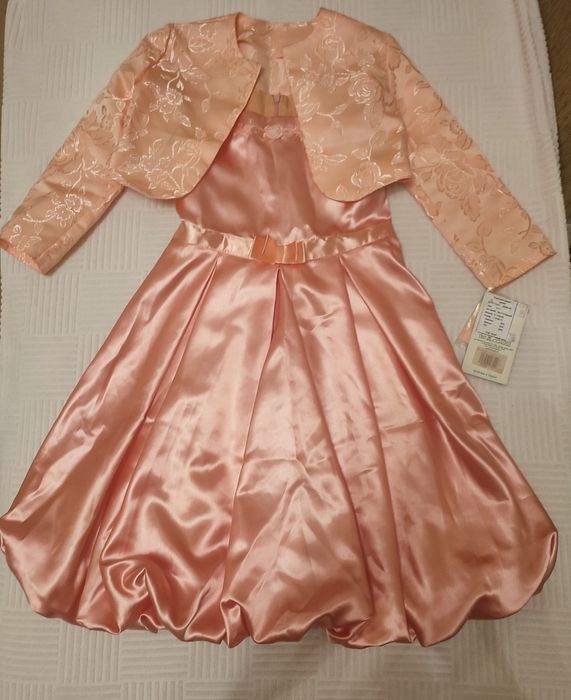 Нарядное платье на девочку (новое), рост 116