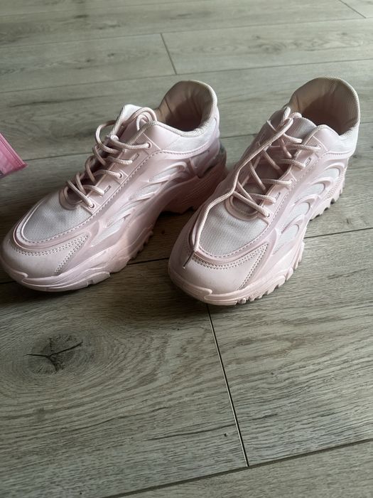 Różowe buty rozm 40 (lekko zaniżony)