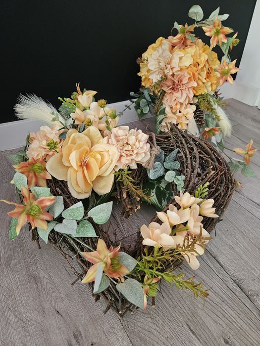 Komplet kompozycji nagrobnych. Zestaw funeralny. Komplet na pomnik