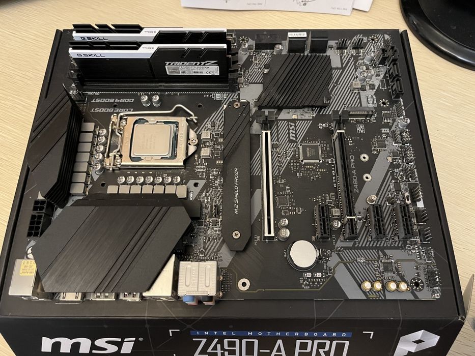 Core i7-10700K＋メモリ16GB＋MSI Z490 セット Core i7-10700K＋メモリ16GB＋MSI Z490 セット Core i7-10700K＋