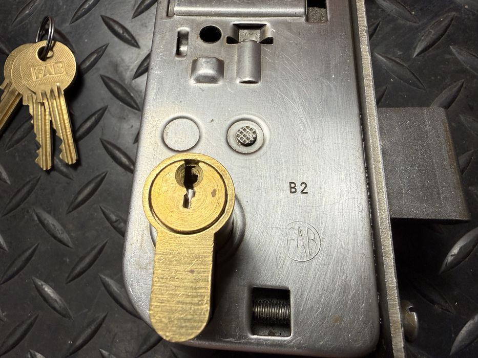 Замок Fab ( Чехія  ) + циліндр Fab 30x40