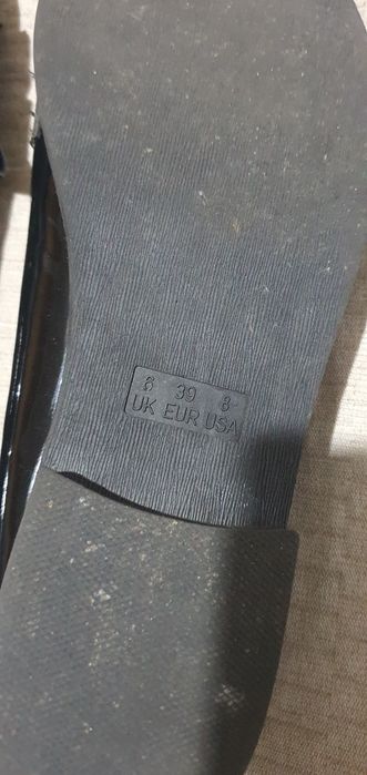 Sapatos pretos de senhora n°39