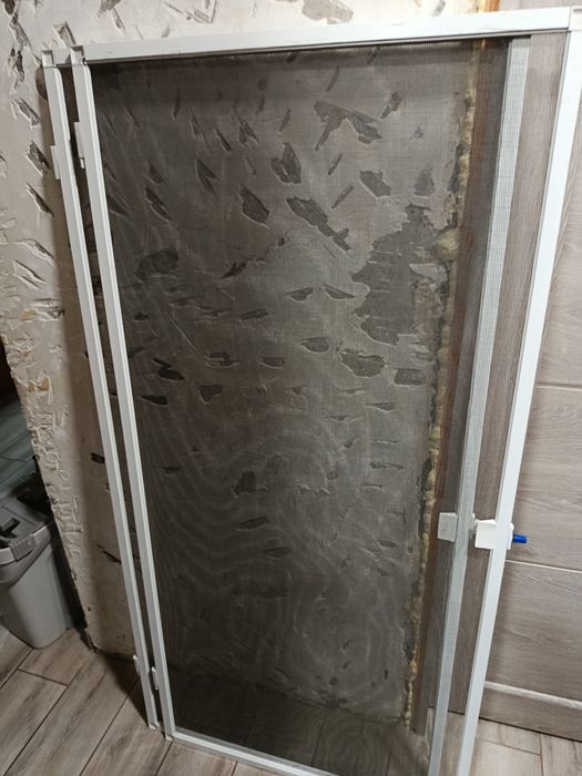 Оконные сетки с петлями.