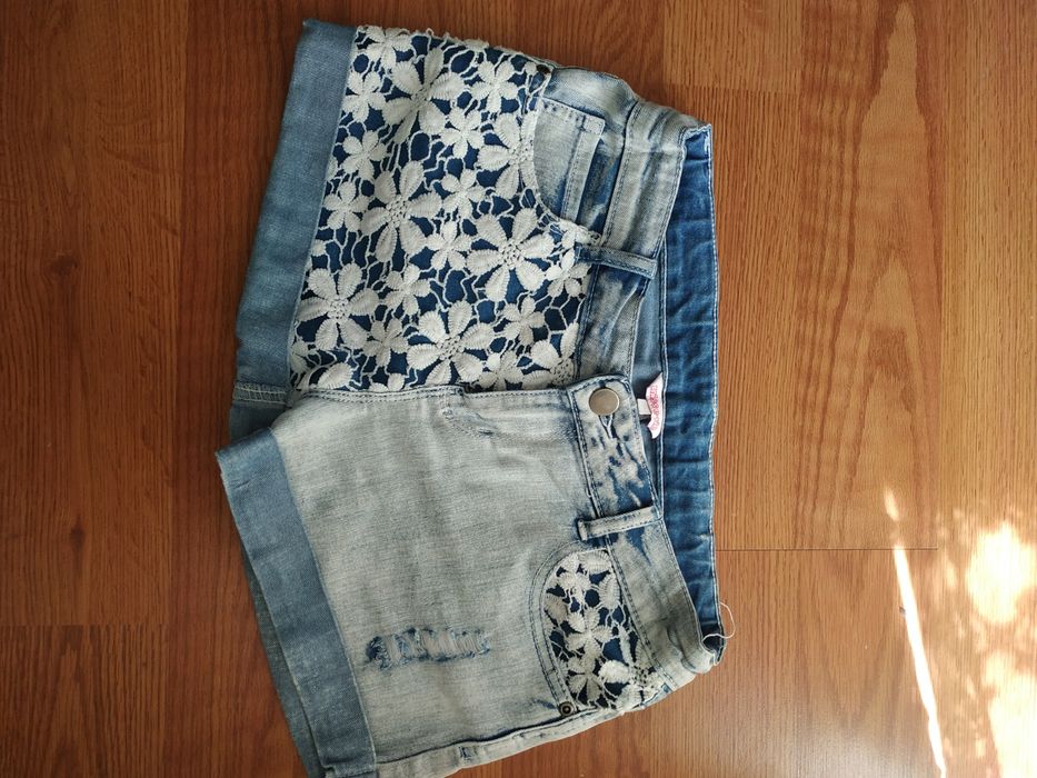 Шорти, юбка для жінок