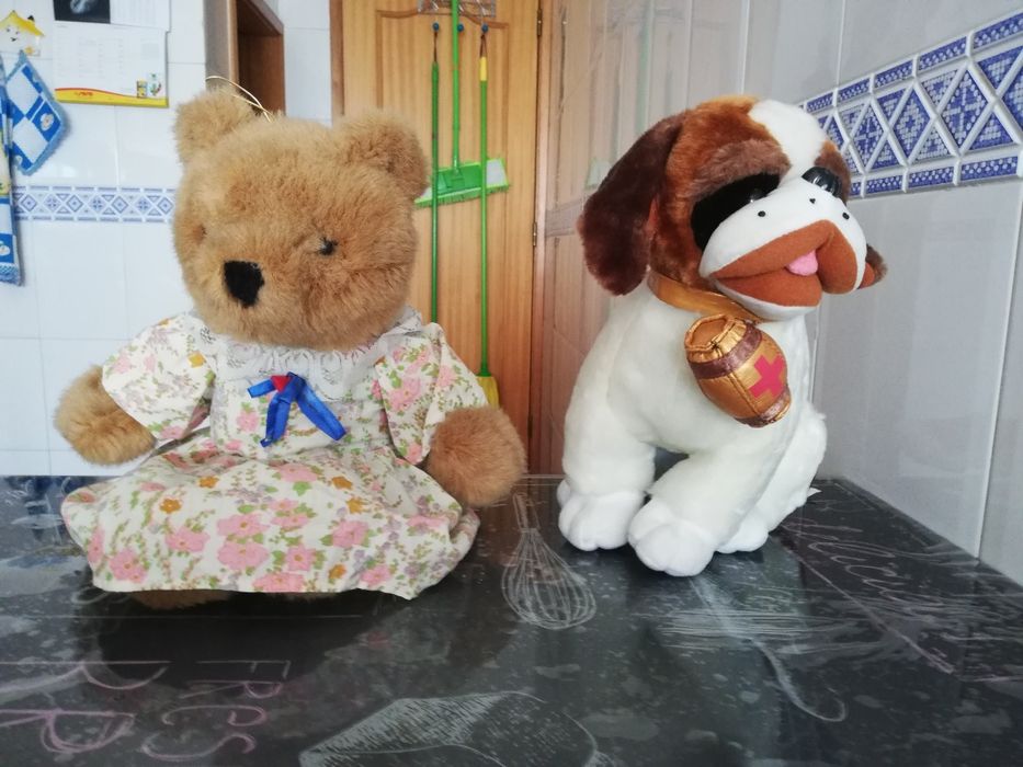 Peluches,coruja Carlota ,Ursa,Lobo e Cão São Bernardo.