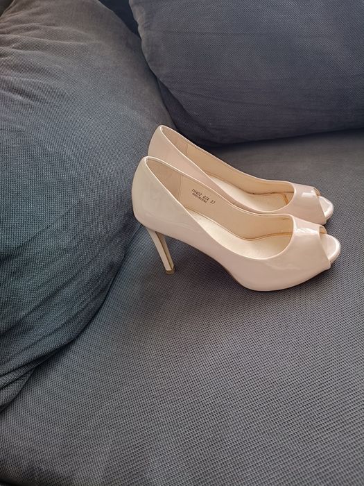 Buty damskie na obcasie Mohito rozm. 37