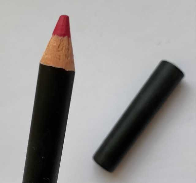 Матовый карандаш для губ NYX Suede Lip Liner Matte  Smll29 розовый нюд