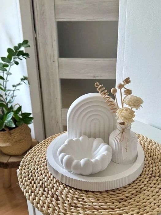 Zestaw Prezentowy z Gipsu Ceramicznego – Biały wazon taca