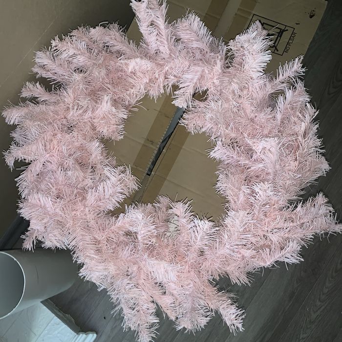 Вінок рожевий новорічний