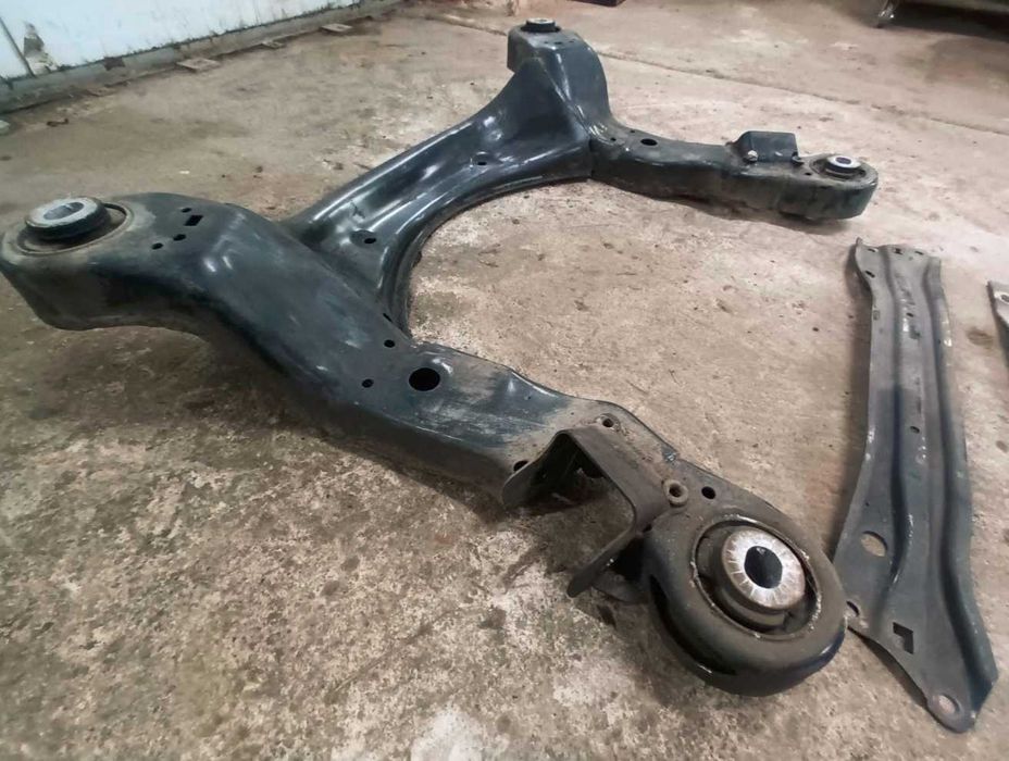 AUDI A6 C6 belka sanki wózek trawers zawieszenia podwozia przód