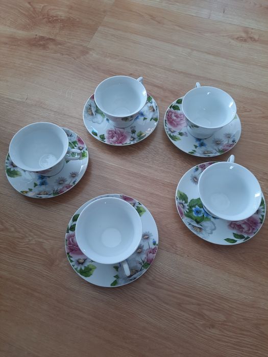 Ceramiczny zestaw 5 filiżanek i talerzyków